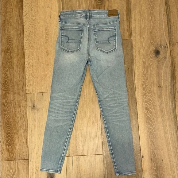 American Eagle Light Wash Jeans - Hi Rise - Picture 5 of 9